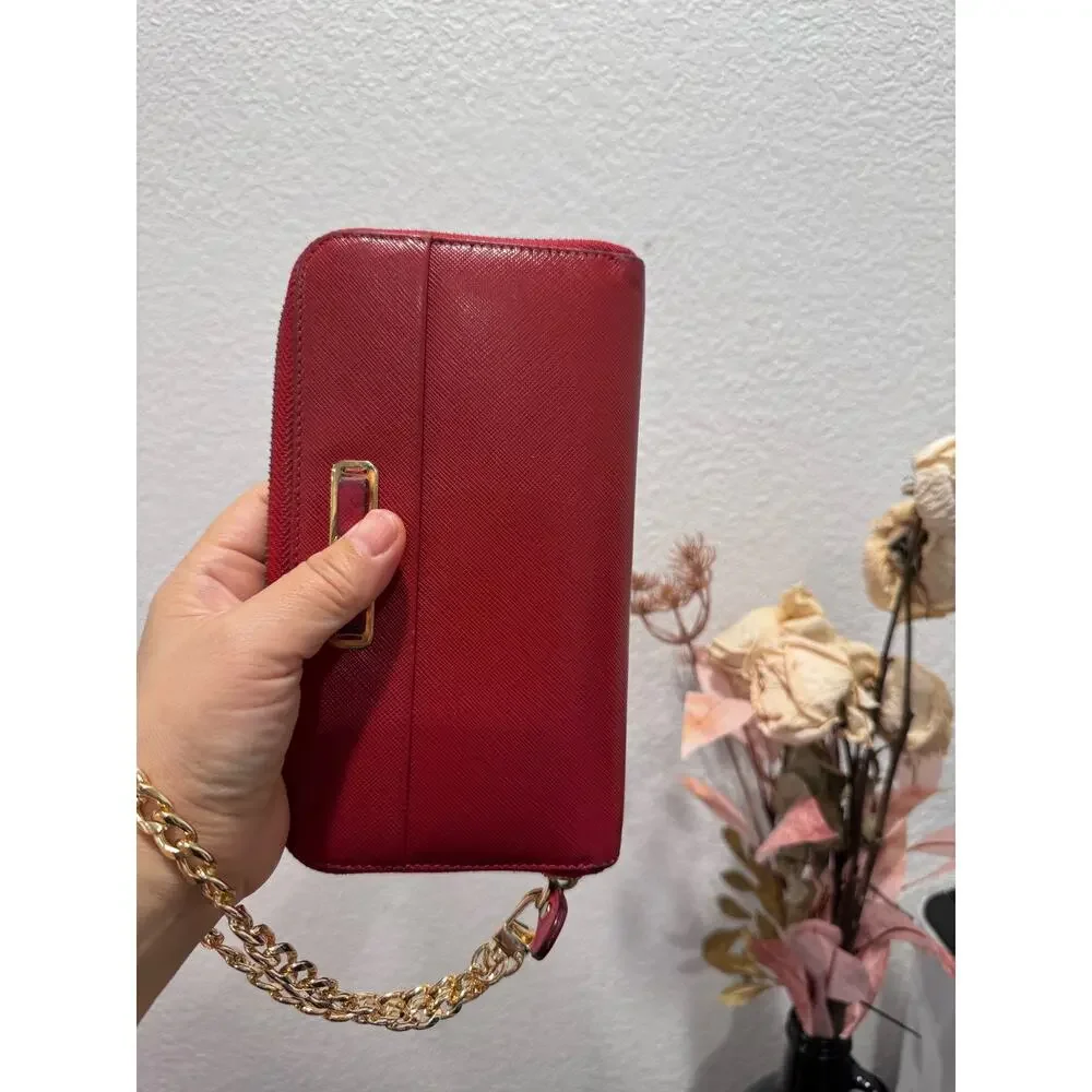 Salvatore‎ Ferragamo Red Saffino Vara Ribbon long wallet Zip